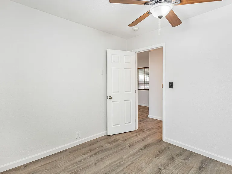 14993 Yucca Ave — Photo 9