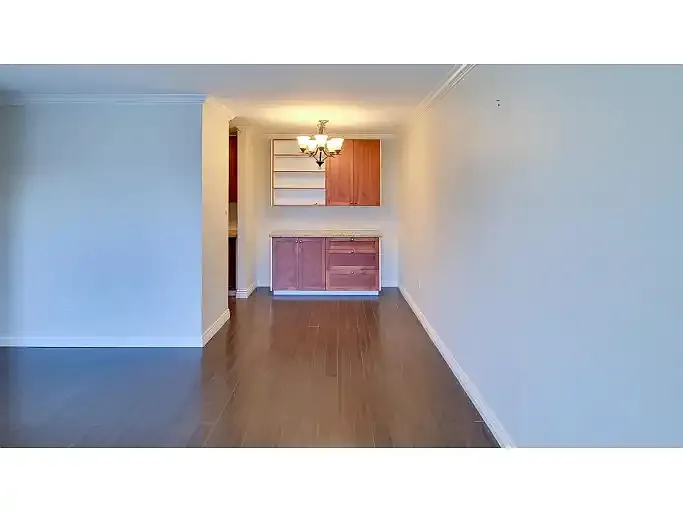 Building Photo - 1850 Southmere Cres E #321
