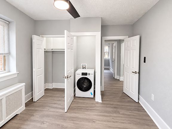4th image of 217 W Walnut Ln #D