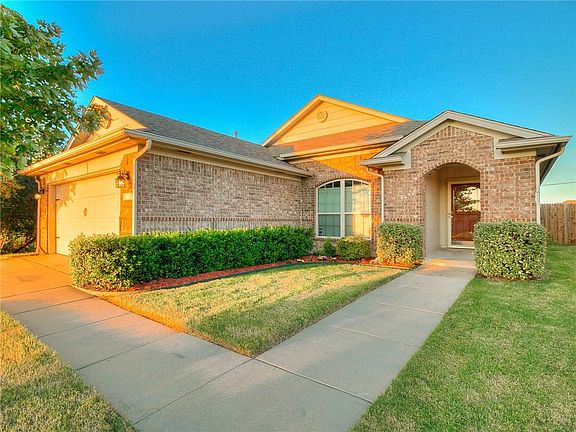2nd image of 913 SW 157th Cir