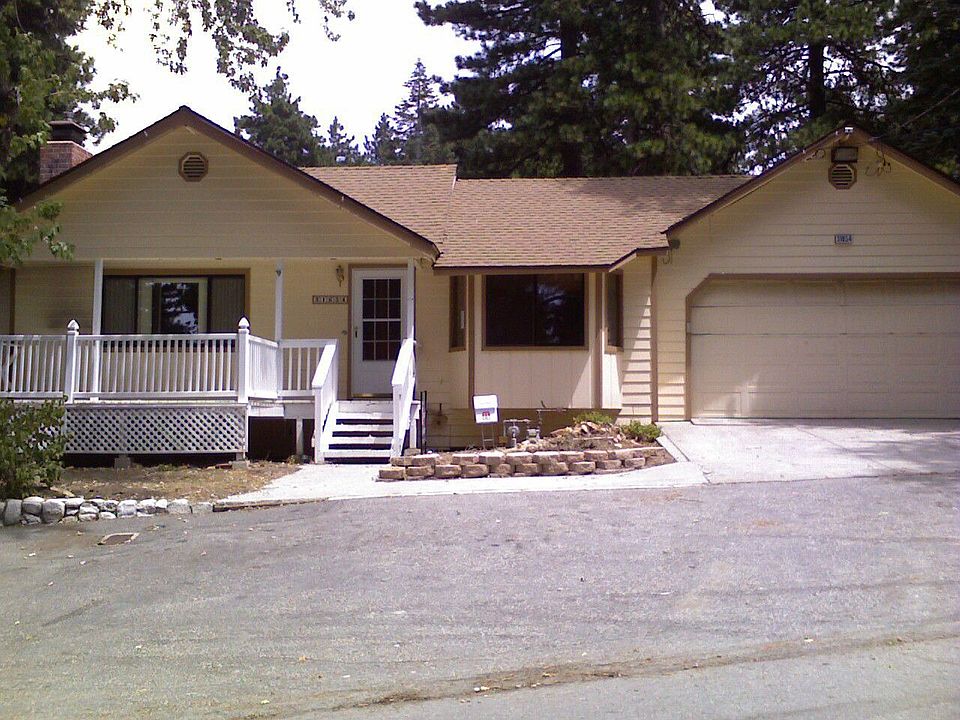 Level Entry Parking for 4+ Cars and 2 Car Garage