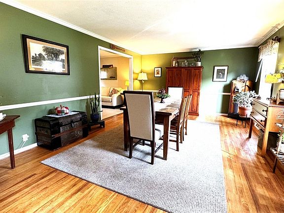 3rd image of 31510 Carlton Dr
