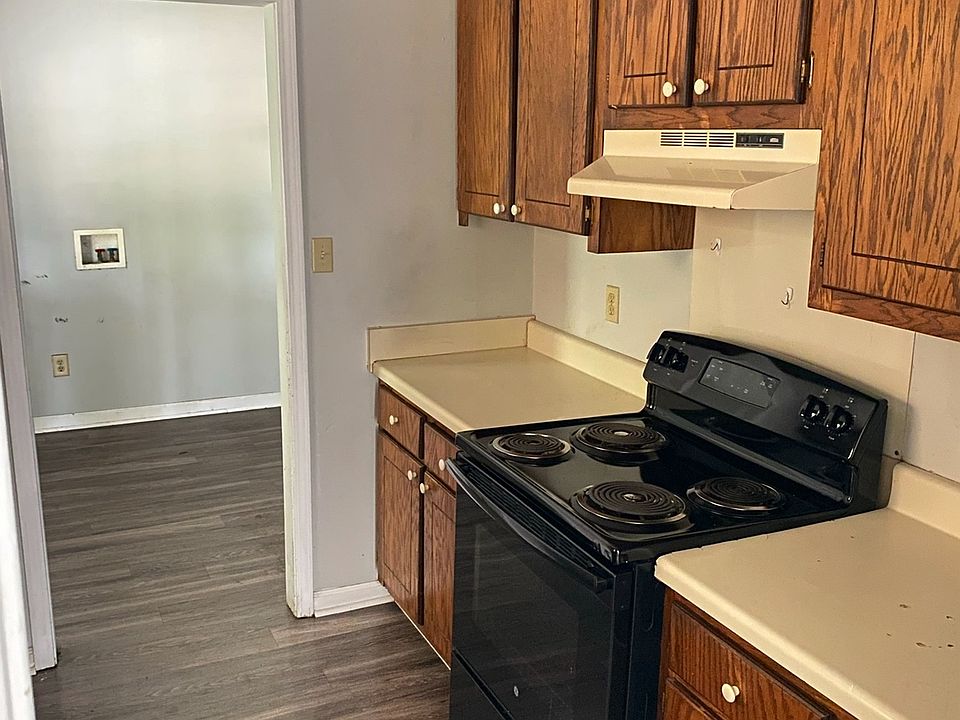 2nd image of 3160 Craigmont Cir