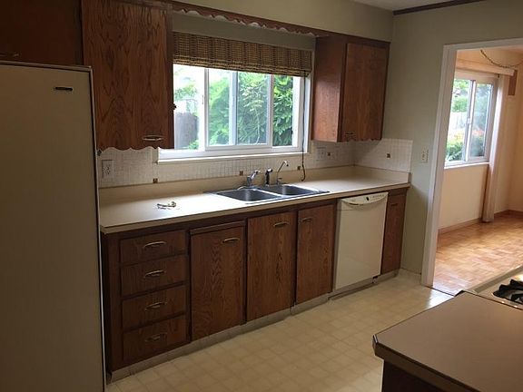 5th image of 4833 Patricia Dr