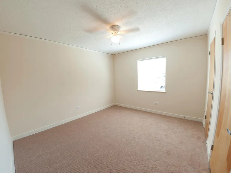515 Whitfield St — Photo 3