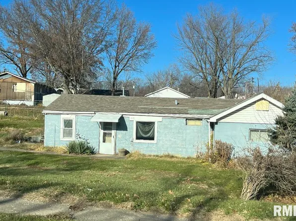 855 W Locust St, Canton, IL 61520