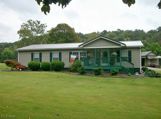 1658 Mill Branch Rd, Belpre, OH 45714