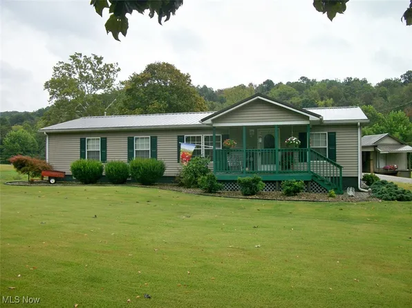 1658 Mill Branch Rd, Belpre, OH 45714