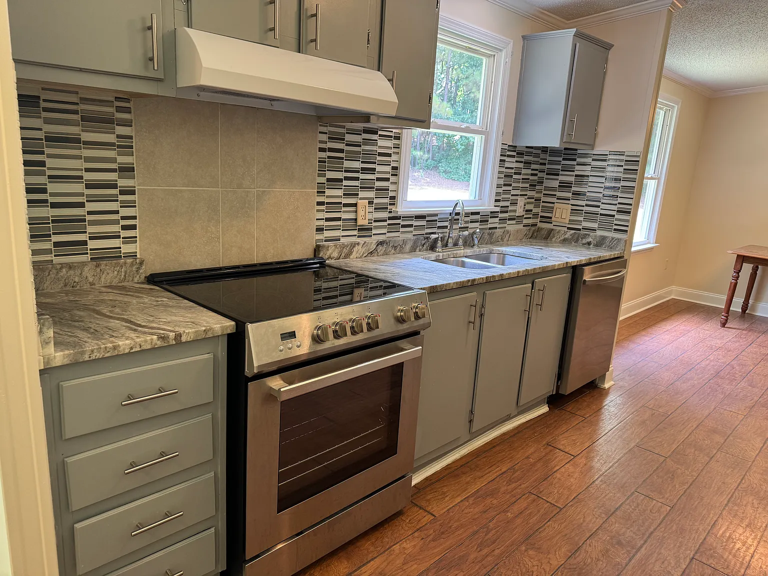4 bed, 2432 sqft, $2,195 — Photo 3