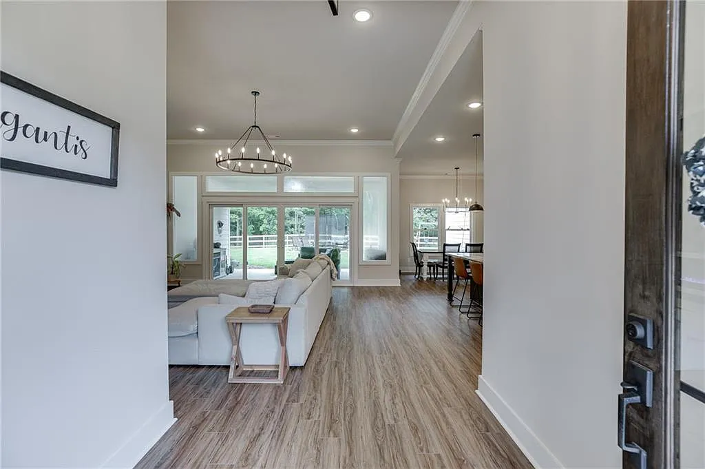 4 bed, 2.5 bath, 2793 sqft, $3,000 — Photo 4