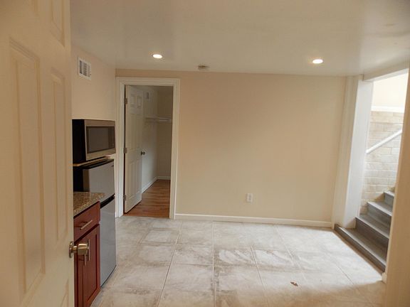 5th image of 104 Berkshire Ave