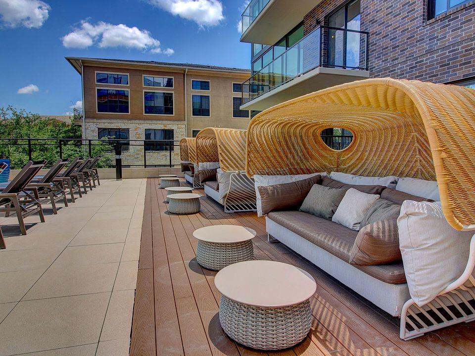 1T - Pool Cabanas