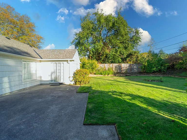 Brentwood House — Photo 62