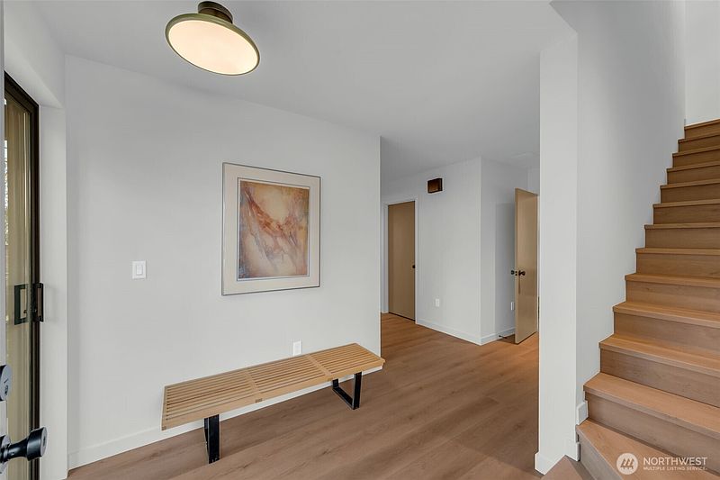 3rd image of 5201 S Holly Street