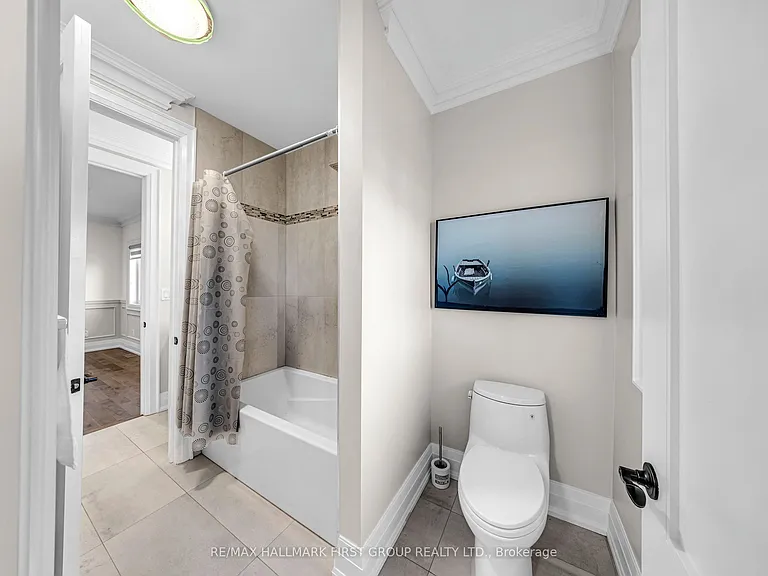 752 Hillview Cres — Photo 14