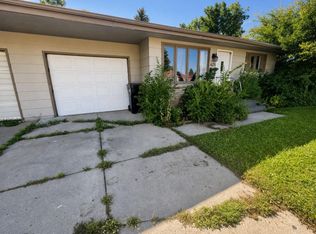 623 N 29th St, Bismarck, ND 58501