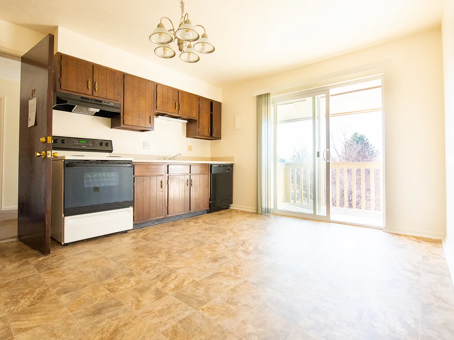 Glenwood Court Village — Photo 2