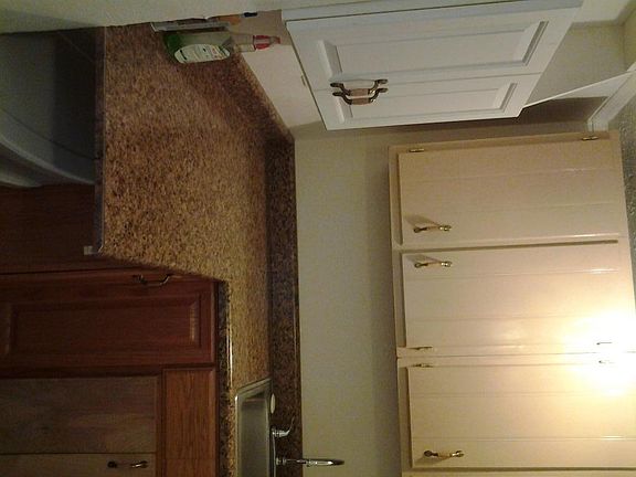 3rd image of 120 Poplar Ave #B