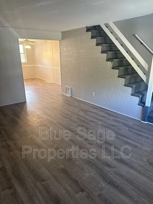 3 bed, 1.5 bath, 1120 sqft, $1,795 — Photo 3