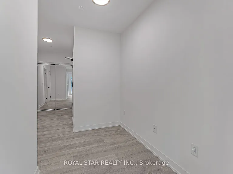 2 Augusta Ave #Penthouse 04 — Photo 8