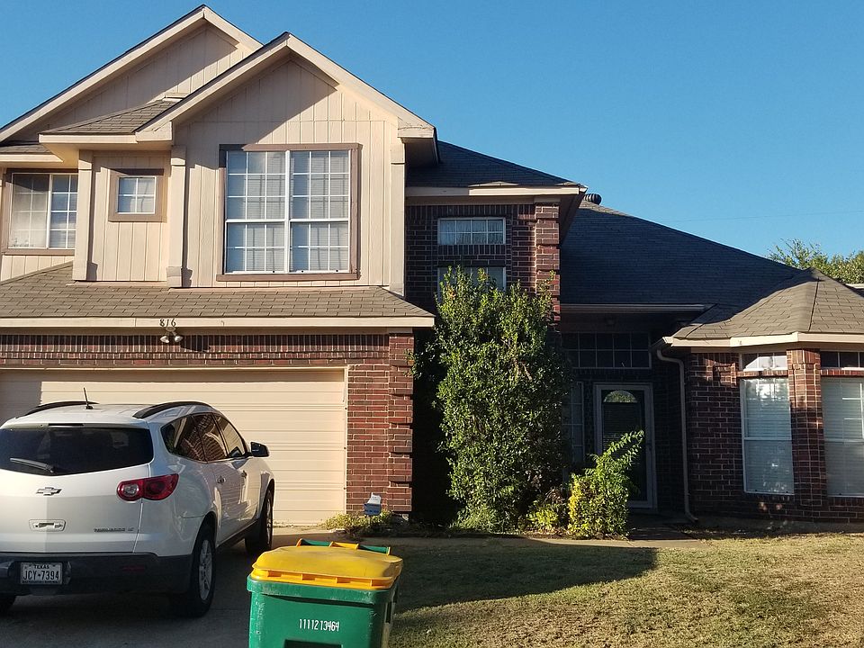 1st image of 816 Ponds Way