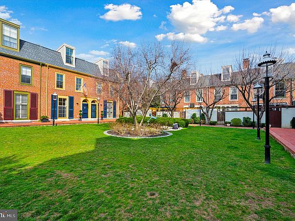2nd image of 6 Blackwell Pl #6