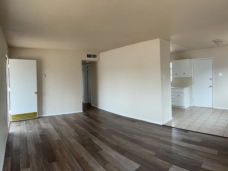 5140 Tropicana Ave — Photo 5
