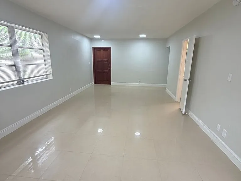 Bellagio Apartments — Photo 36