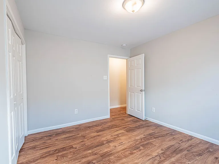 10061 Sharpton Dr — Photo 13