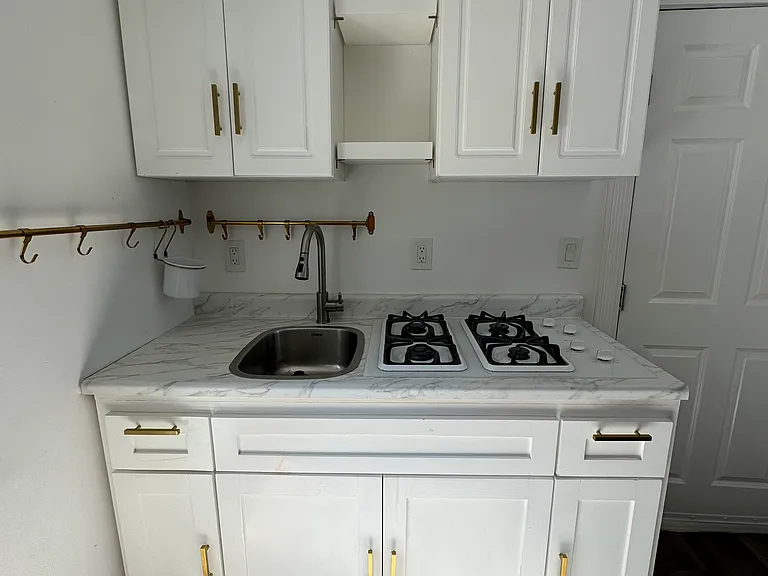 236 E Neece St — Photo 4
