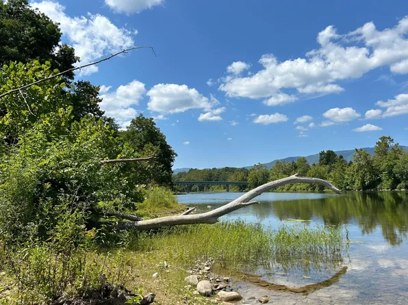 Howell St, Alderson, WV 24910