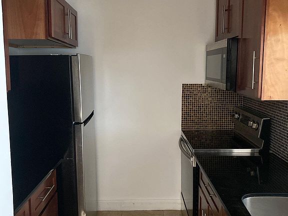5th image of 1444 Windsor Ct APT 1