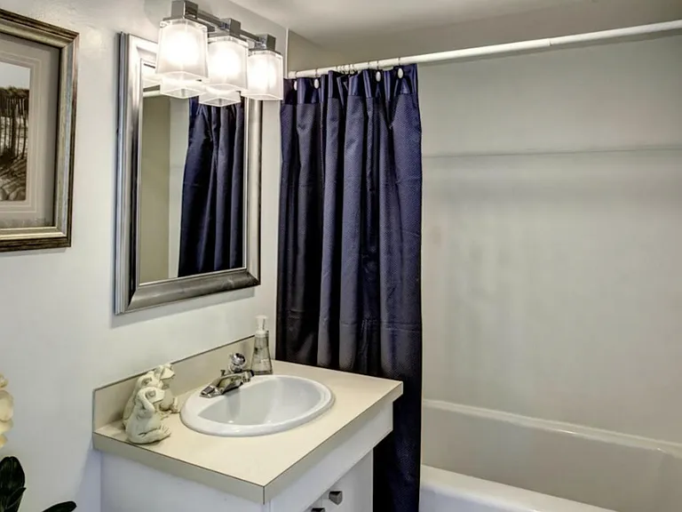 12423 NE 6th Pl — Photo 14