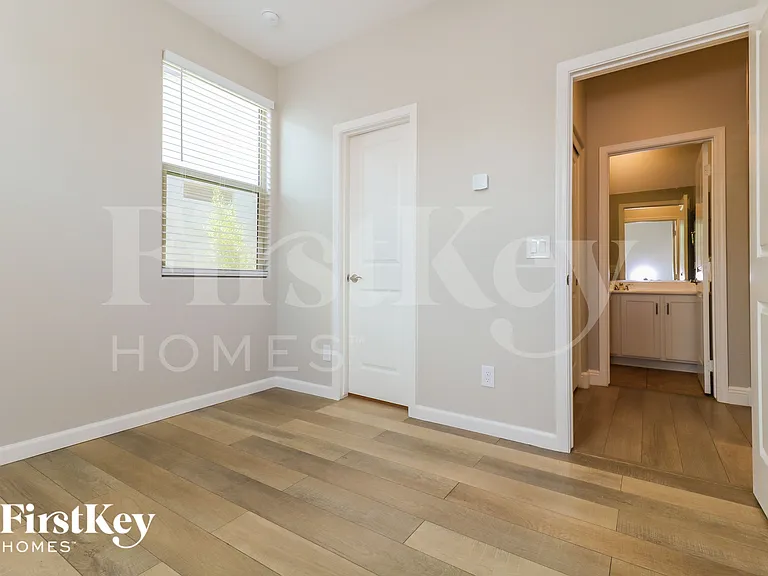 8920 W Jefferson St — Photo 12