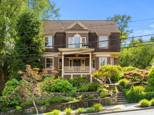 35 Norfolk Rd, Arlington Heights, MA 02476