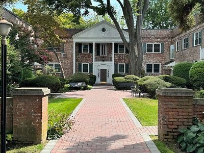 43 N Forest Ave APT E1, Rockville Centre, NY, 11570