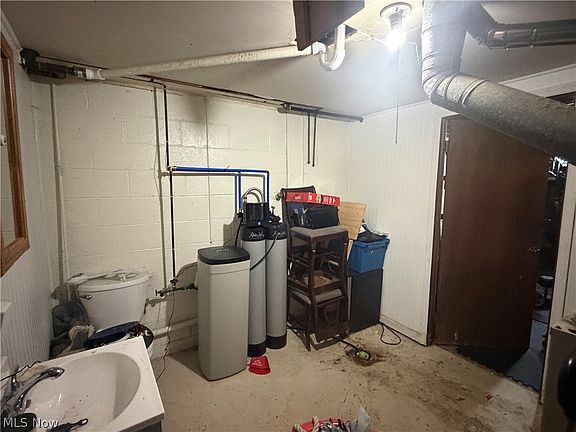 2nd image of 1813 Walnut St