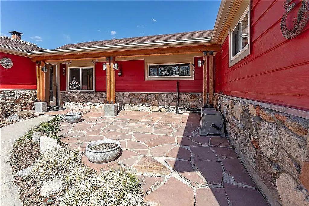 4 bed, 1499 sqft, $2,900 — Photo 2