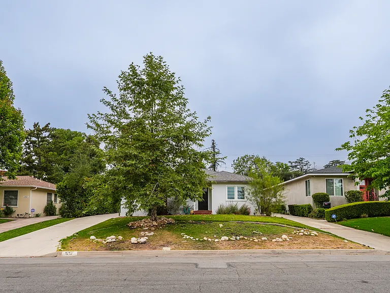 1215 Meadowbrook Rd — Photo 2
