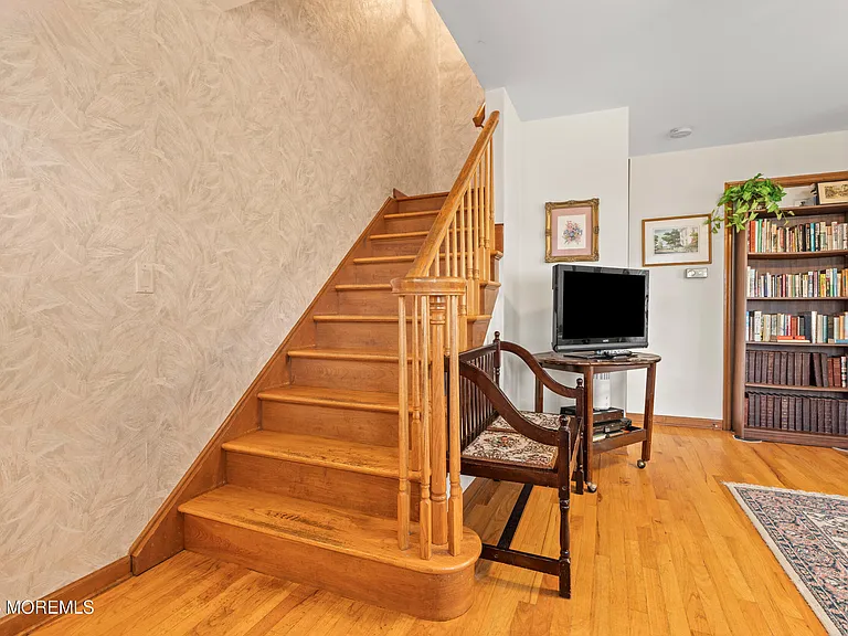 4 Webb Ave #SUMMER WEEKLY -C — Photo 11