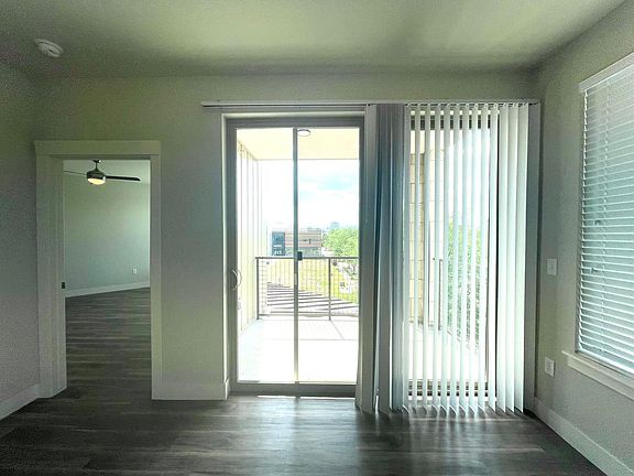 4th image of 1729 Irving St #729