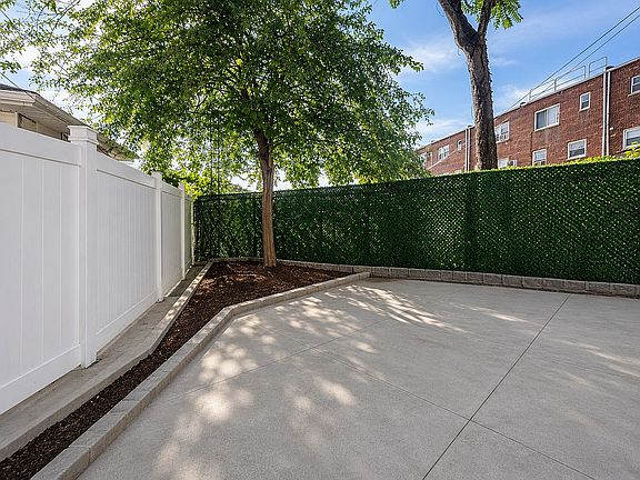 4th image of 1906 E 52nd St