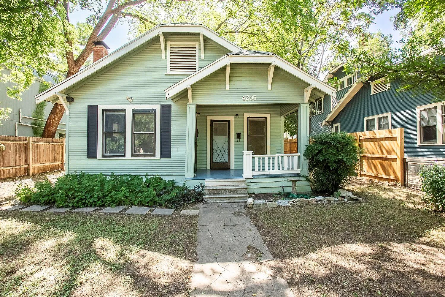 1 bed, 1.0 bath, 720 sqft, $1,250 — Photo 1