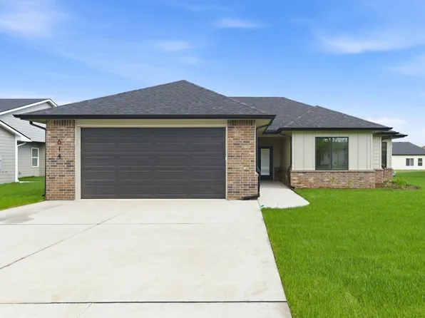 614 E Elmwood St, Valley Center, KS 67147
