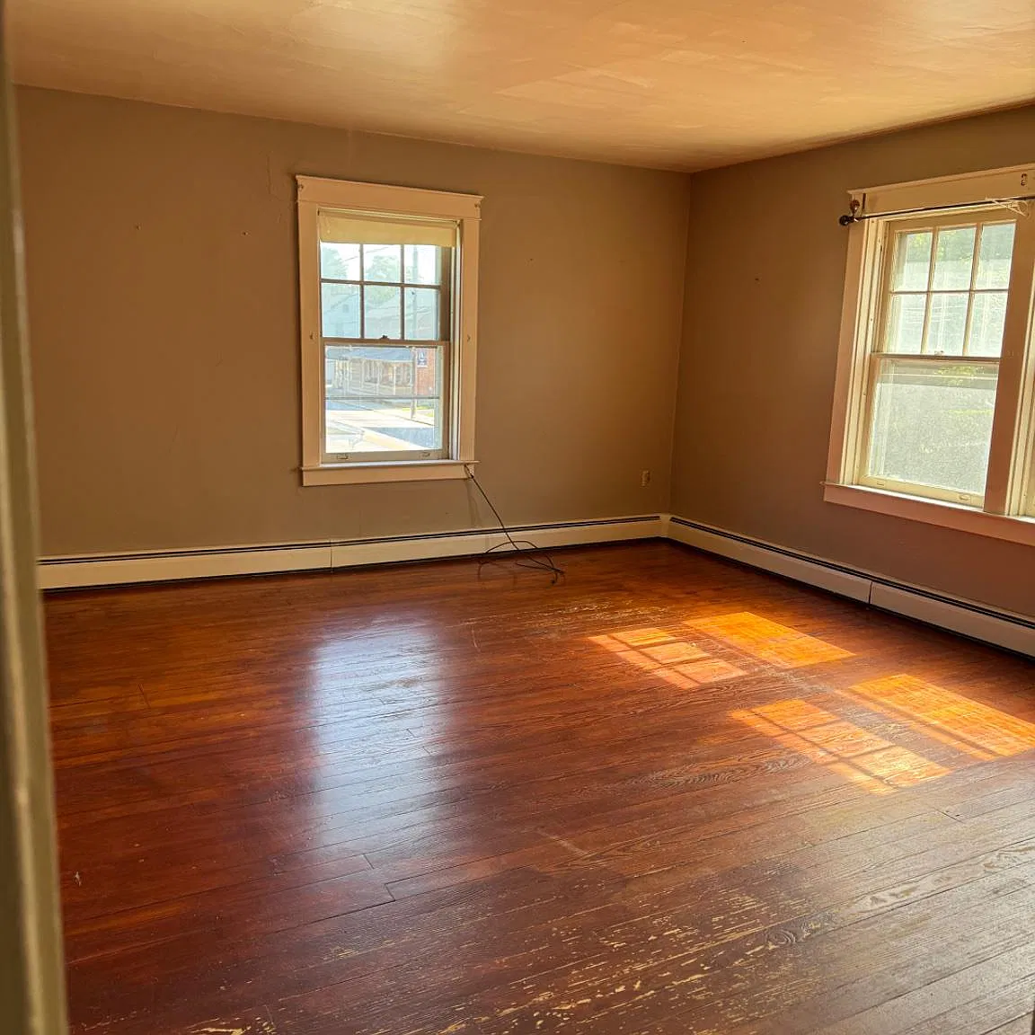 2 bed, 1.0 bath, 750 sqft, $1,300 — Photo 4