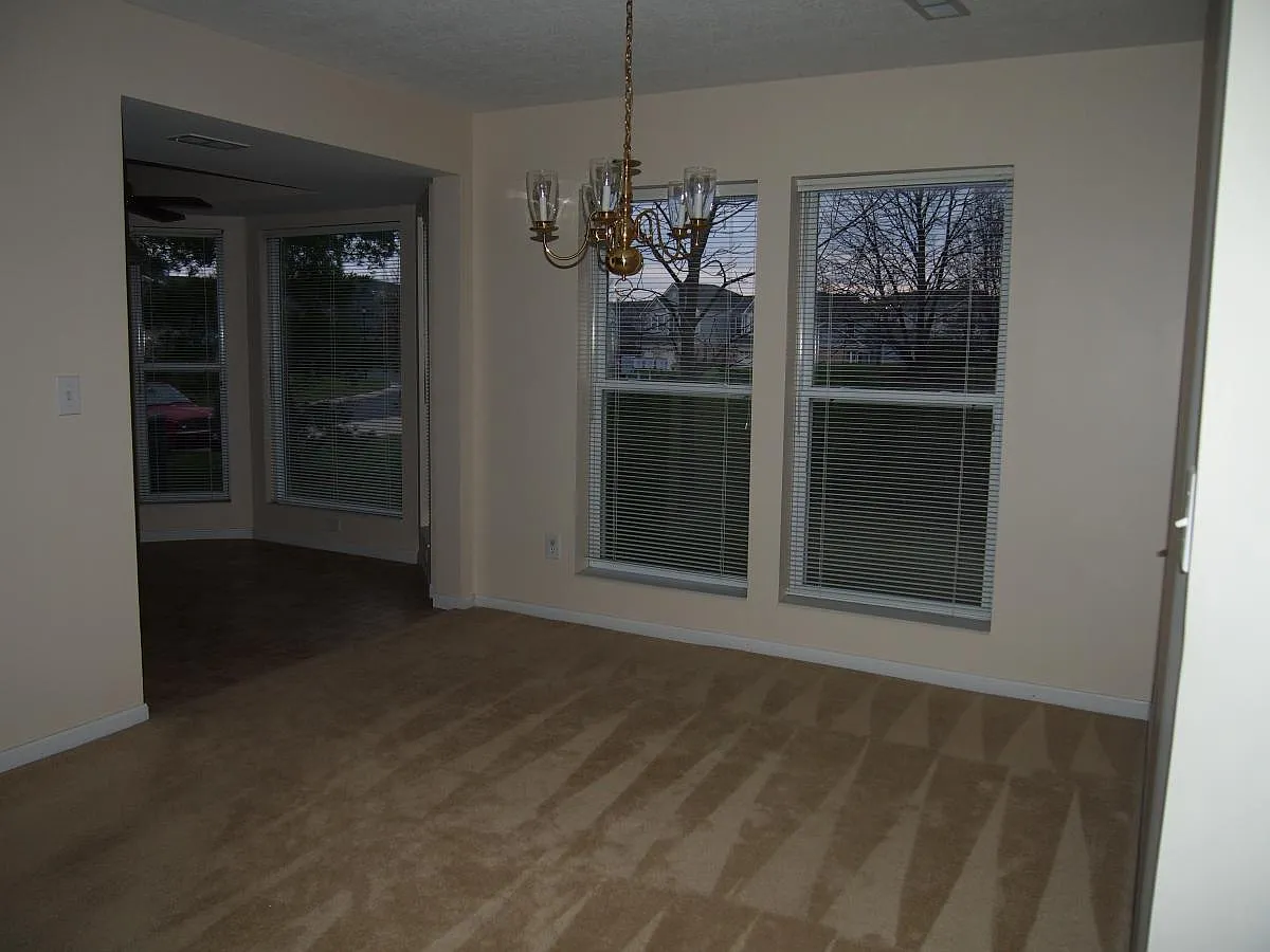 3 bed, 2.5 bath, 1580 sqft, $2,350 — Photo 3