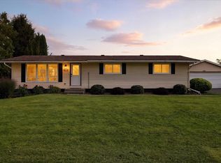W1434 Cardiff Ln, Ixonia, WI 53036