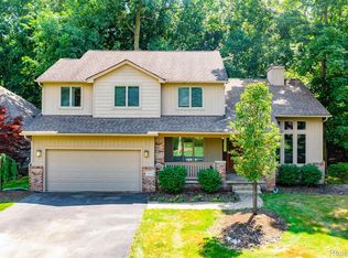 21879 Stanton Dr, Grosse Ile, MI 48138