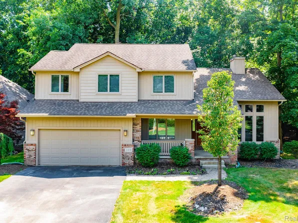 21879 Stanton Dr, Grosse Ile, MI 48138