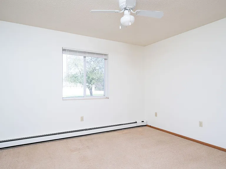 Hanley Place Senior Apartments — Photo 26